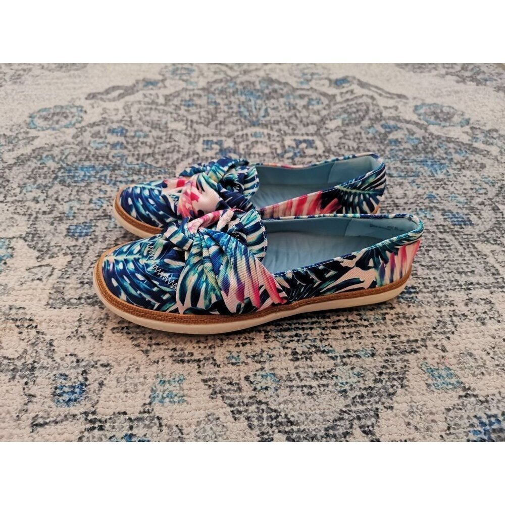 Baretraps blue floral Valley shoes size